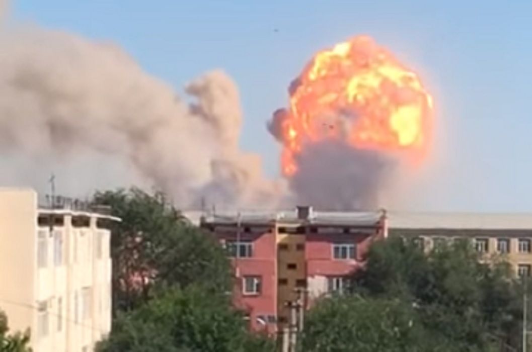 Kazachstan. Kula ognia nad miastem Arys. Masowa ucieczka po serii eksplozji