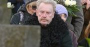 Daniel Olbrychski zrobił sobie zdjęcie nad grobem żony. "To nie miejsce na lans"