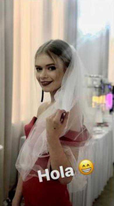 Julia Wróblewska w welonie