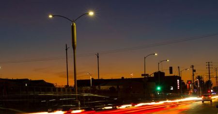 Chcą zapewnić łączność mobilną poprzez inteligentne oświetlenie ulic