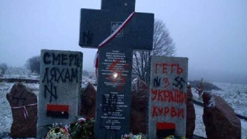 Zdewastowany cmentarz na Ukrainie