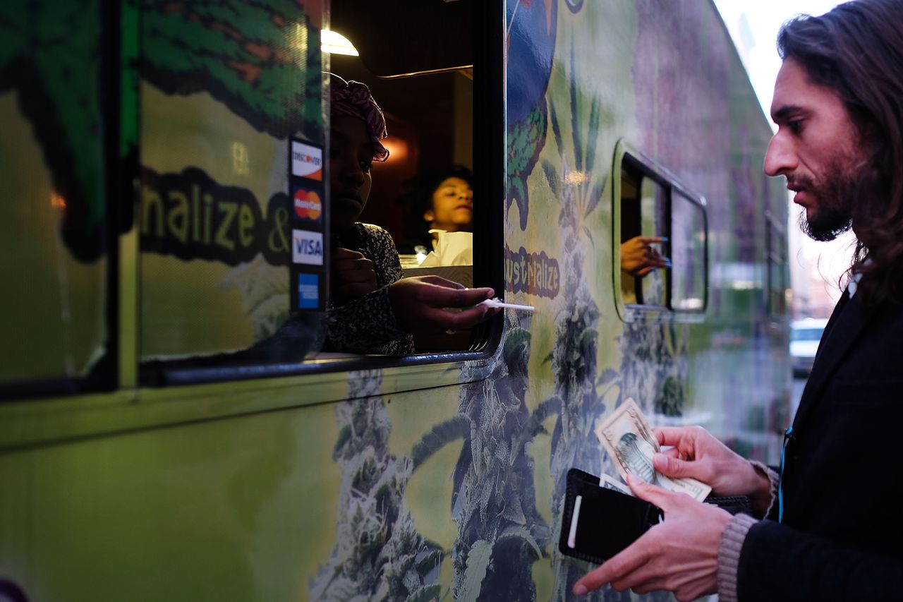 Przysmaki z marihuaną na ulicy