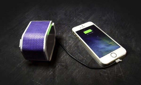 SolarHug - ekologiczny powerbank na nadgarstek