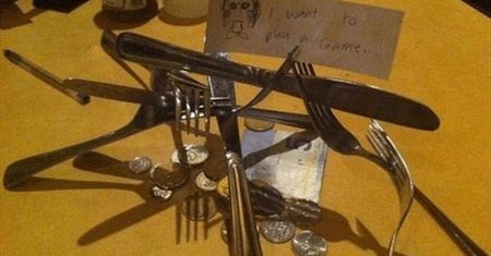 Kelner przyszedł po pieniądze. Takiego napiwku w życiu nie widział