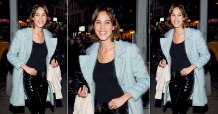 LOOK OF THE DAY: Alexa Chung w spodniach Saint Laurent