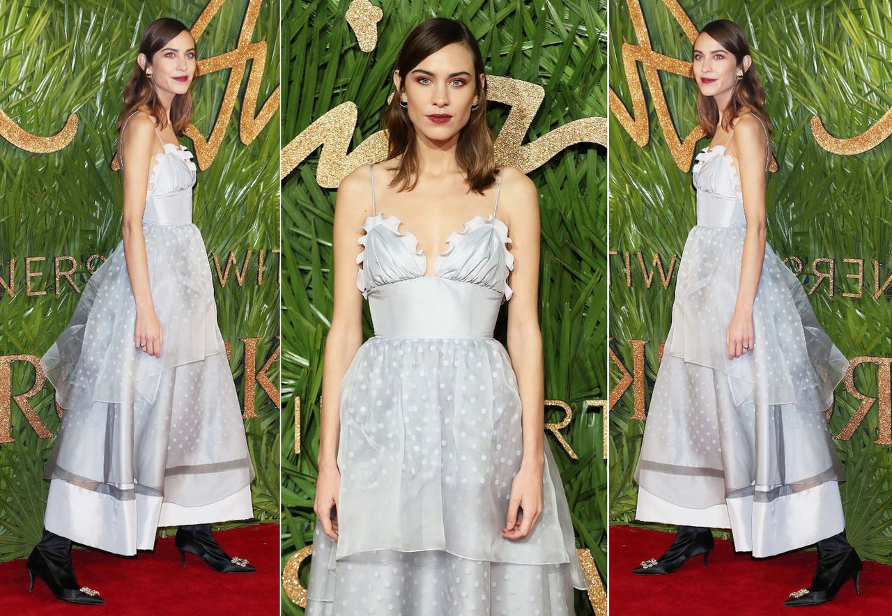 LOOK OF THE DAY: Alexa Chung zimą też czuje wiosnę