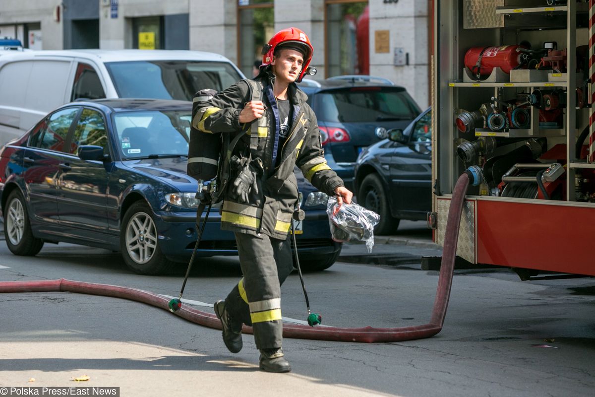 Mieli pomagać poszkodowanym po wichurach. Strażacy okradzeni