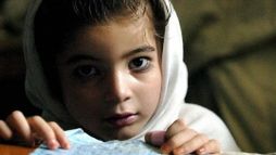 Muzułmańskie dziewczynki nie mogą wyjść z domu bez nakrycia głowy