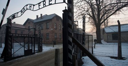 Wydrapał swoje imię na ścianie w Auschwitz. Usłyszał wyrok