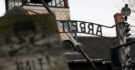 Obchody w Auschwitz. Stanowcze słowa premiera