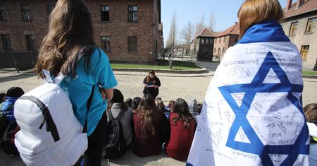 "The Guardian" pisze o Polsce. Chodzi o "nienawiść" w muzeum Auschwitz