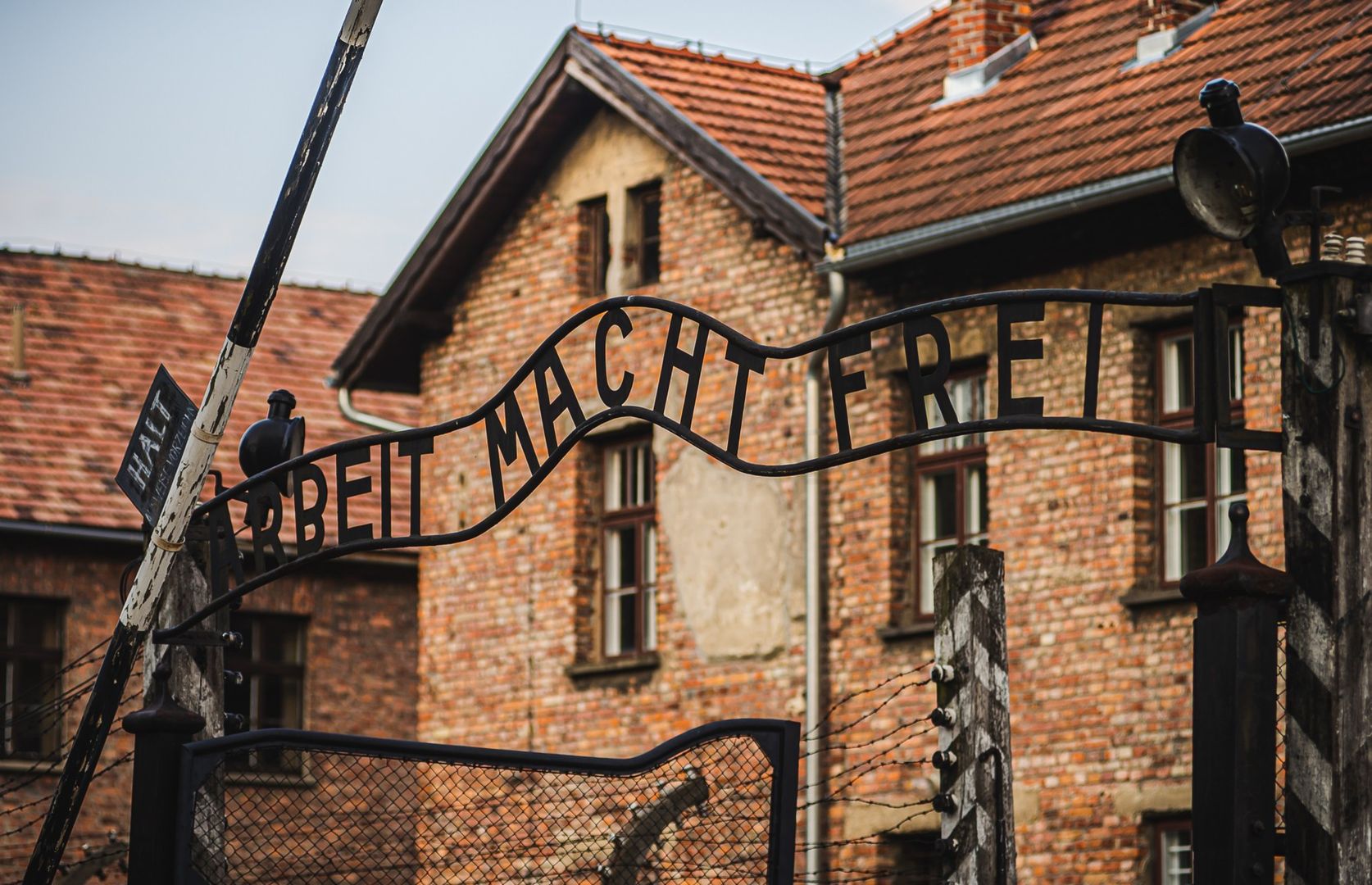 Skandaliczne zdjęcie z Auschwitz. Blogerka zareagowała na potępienie