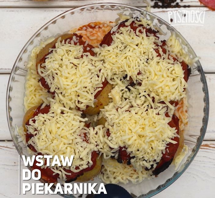 Ziemniaki pieczone z salami- Pyszności