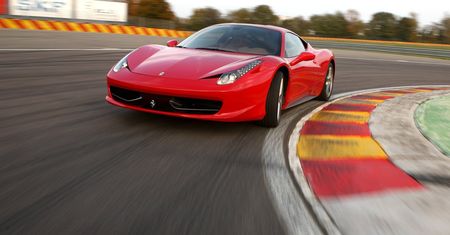 Uszkodził ferrari na dziurze, pozwał miasto i wygrał 50 tys. zł