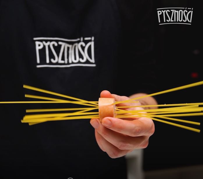 Spaghetti z parówkami- Pyszności