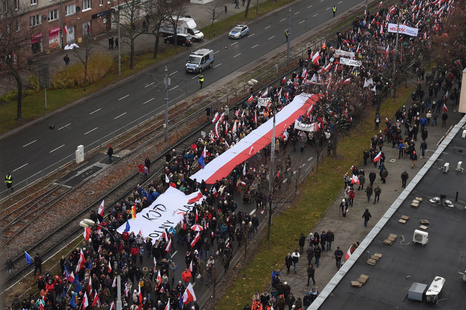 Komorowski na marszu KOD