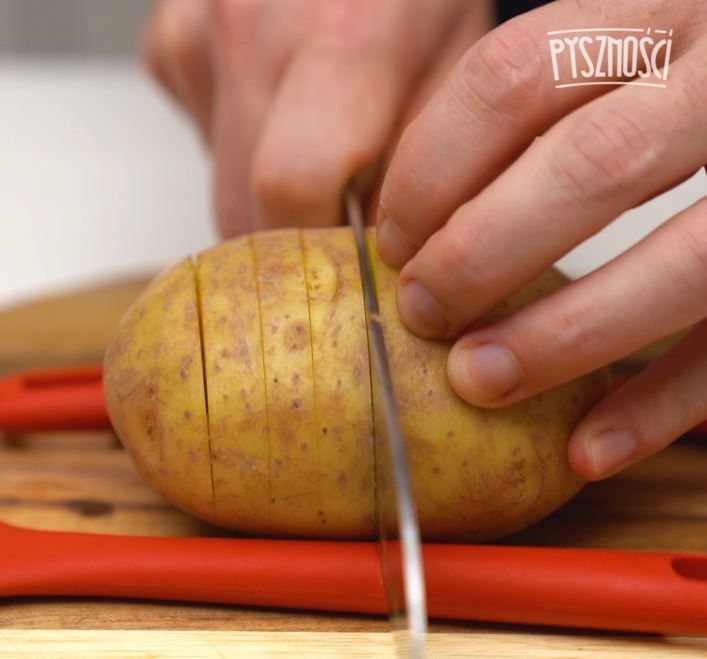 Ziemniaki pieczone z salami- Pyszności