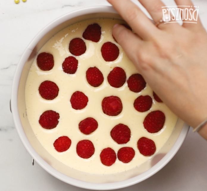 Jogurtowy sernik z malinami- Pyszności