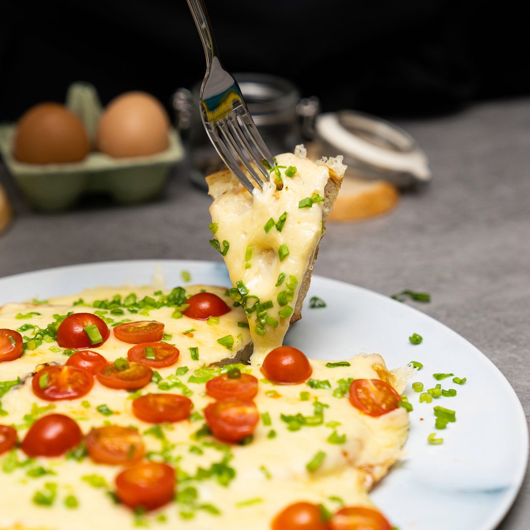Serowy omlet na chlebie- Pyszności