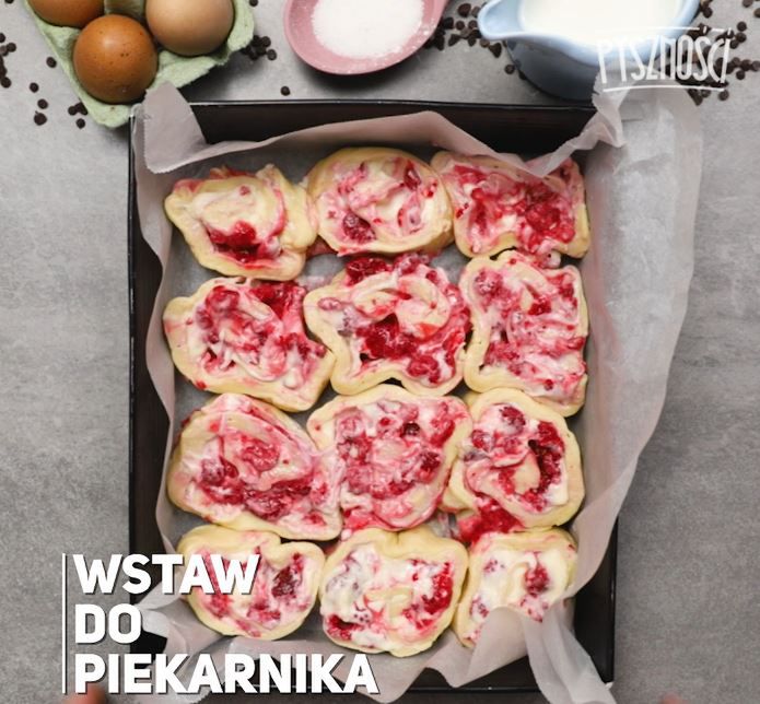 Rollsy z mrożonymi malinami- Pyszności