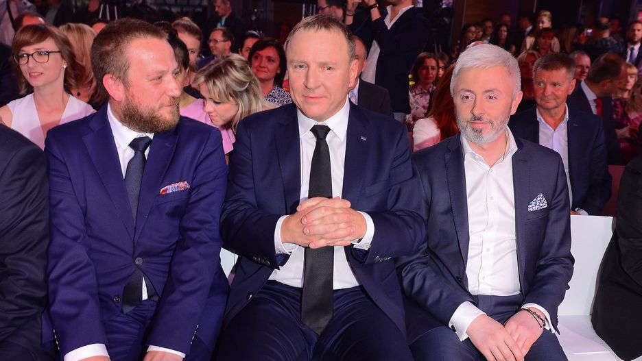 Prezes TVP Jacek Kurski i jego zastępca Maciej Stanecki (po prawej stronie zdjęcia)