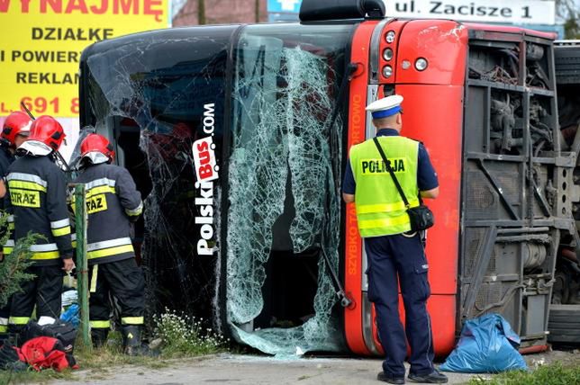 Wypadek Polskiego Busa na Podkarpaciu. Kierowca rozbił autokar, bo rozkładał fotel