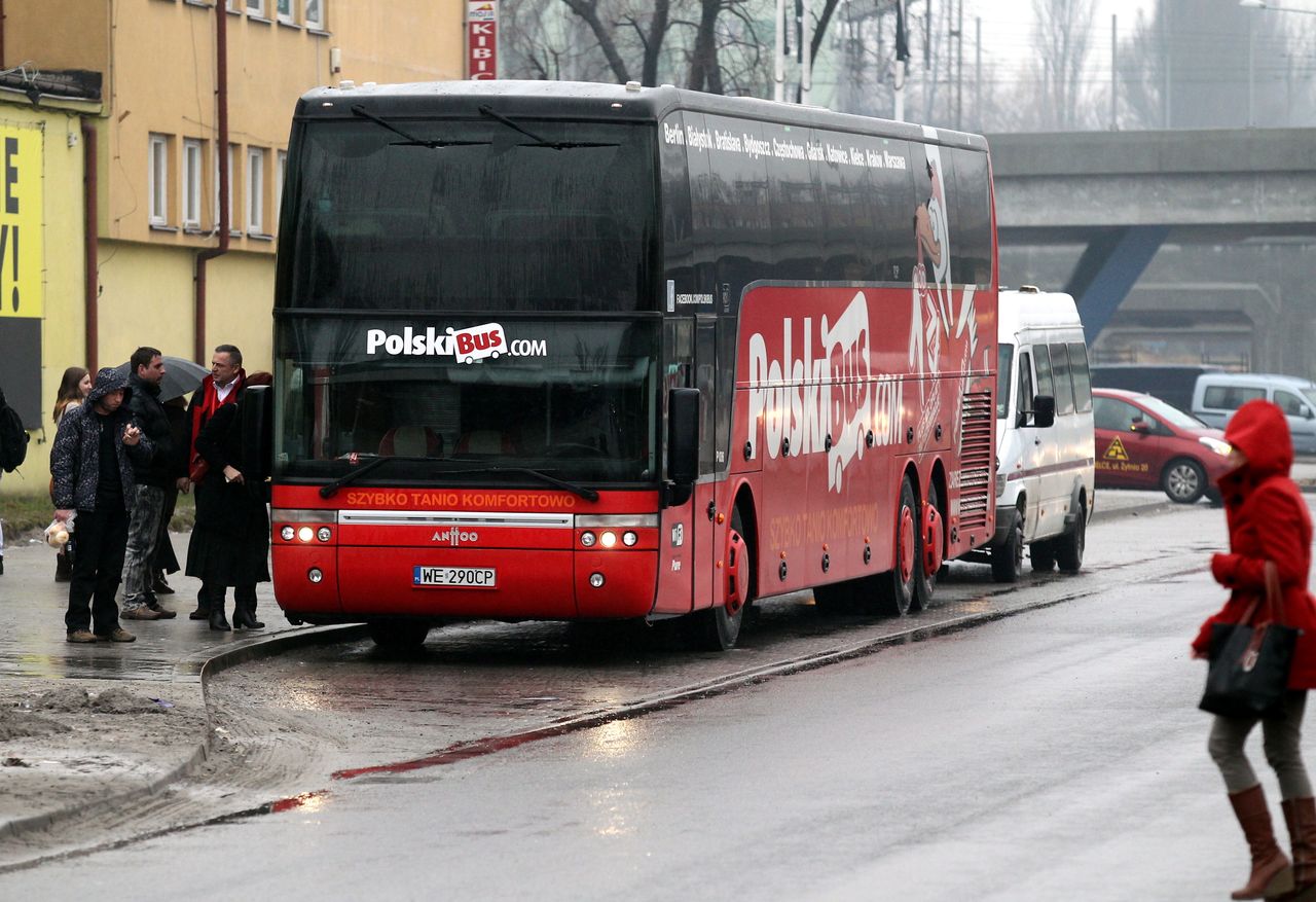 Kierowca Polskiego Busa stanął na parkingu autostrady. Stwierdził, że czas na przerwę