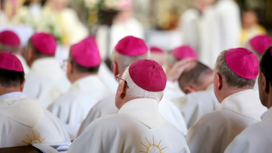 Biskupi apelują do rodziców. Chodzi o "seksualizację przestrzeni szkolnej"