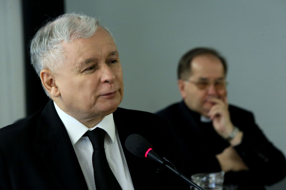 Jarosław Kaczyński osłabi wpływy o. Tadeusza Rydzyka. Badania pokazały, że w PiS go nie lubią