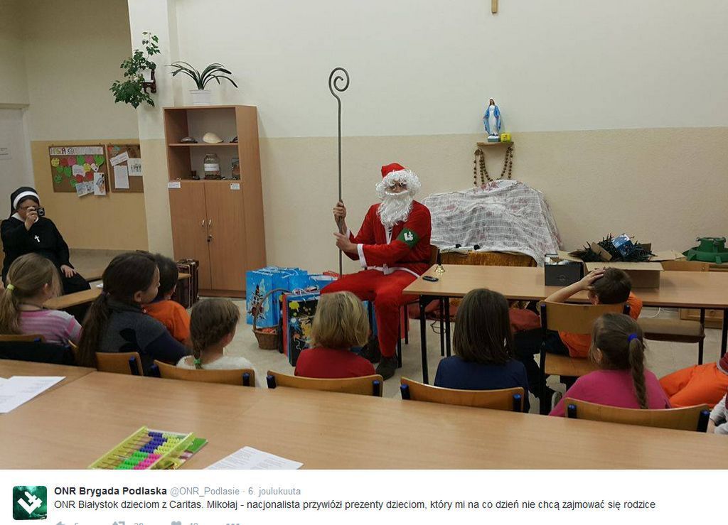 Mikołaj z ONR z wizytą u dzieci w świetlicy Caritasu