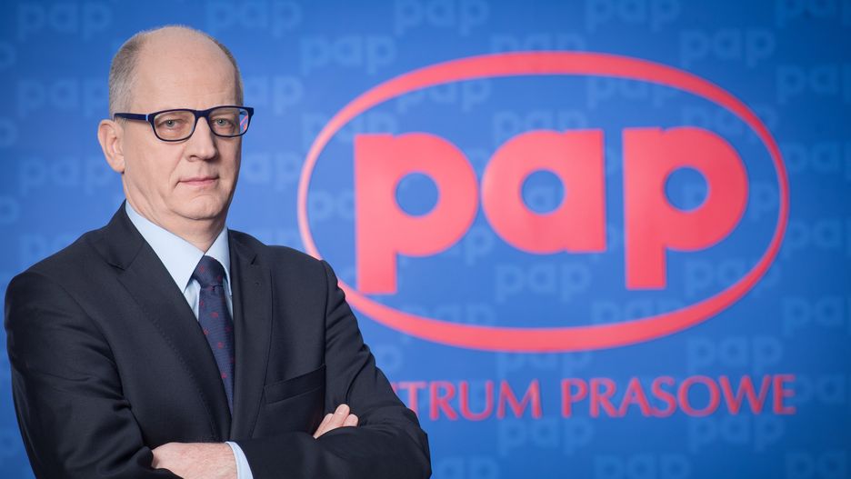 Prezes PAP Artur Dmochowski najpierw został zawieszony, później sam złożył rezygnację