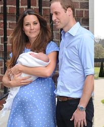 Książęca para zamieszkała z dzieckiem w nawiedzonym domu, nad którym ciąży klątwa?