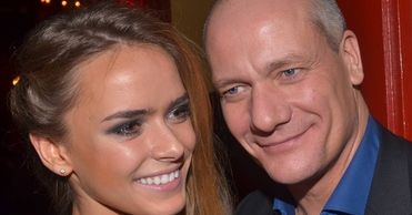 Piotr Zelt i młodziutka modelka - miłość kwitnie!