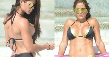 Michelle Lewin pluska się w basenie