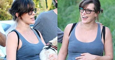 Ciężarna Milla Jovovich na spacerze z mężem