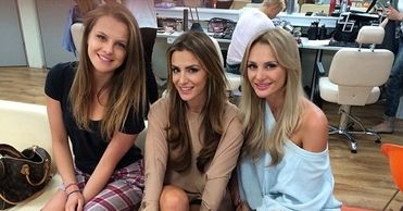 Kim są siostry Sary Mannei?