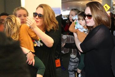 Adele z synkiem na lotnisku