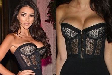Georgia Salpa: biust wylewał jej się z gorsetu!
