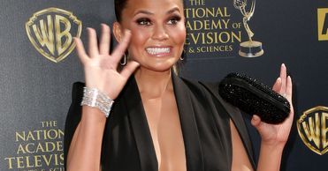 Chrissy Teigen: goście wielkiej gali nie mogli oderwać od niej wzroku