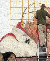 Studenci malują graffiti Ojca Świętego