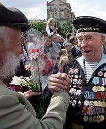 Młodzi Ukraińcy oddali hołd weteranom wojny