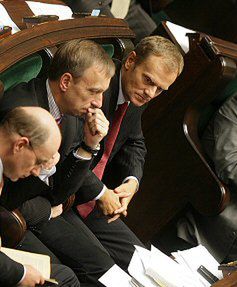 Sondaż: Platforma wyraźnie przed PiS