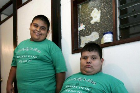 11-letnie bliźniaki ważą po 127 kg