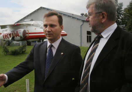 Sikorski odznaczył pracowników w 80-lecie Instytutu Lotnictwa