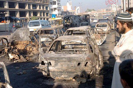 Kolejne trzy osoby zginęły, 17 rannych w Karaczi