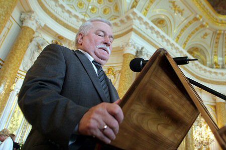 Wałęsa: nie chcą rezygnować z dochodowych posad