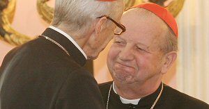 Abp Życiński: nie mogli przyłożyć Dziwiszowi teczką