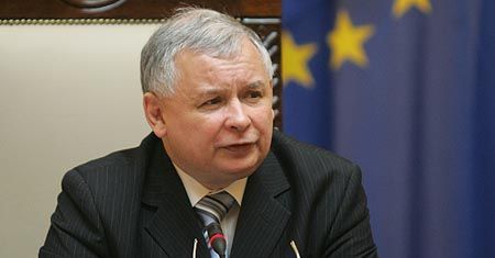Premier: oszczędności trzymaj u mamy