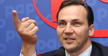 Sikorski: kolejny atak na ambasadę to już nie przypadek