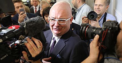Nie lubią go w PiS, nie lubią w PO